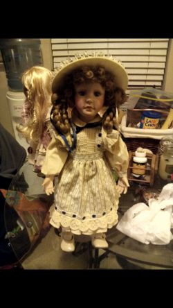 Vintage Rare #430/1500 LAURA COBABE Porcelain Doll with Stand