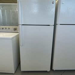 Used GE 28” Top Freezer Refrigerator/ 3 Months Warranty