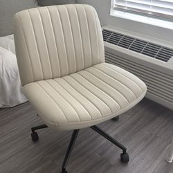 Desk chair wide