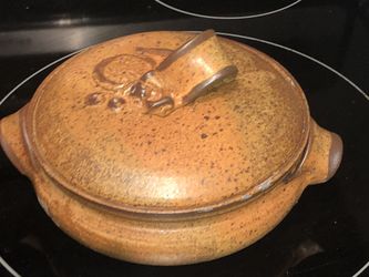 Signed Warming pottery bowl with lid