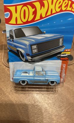 Hot Wheels 2025 83 Chevy Silverado 157/250 Light Blue 1/64 NEW