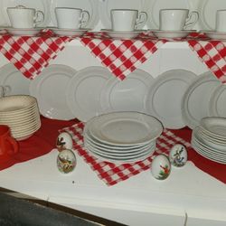 Vintage Yakama Classic Baroque Porcelain Plates