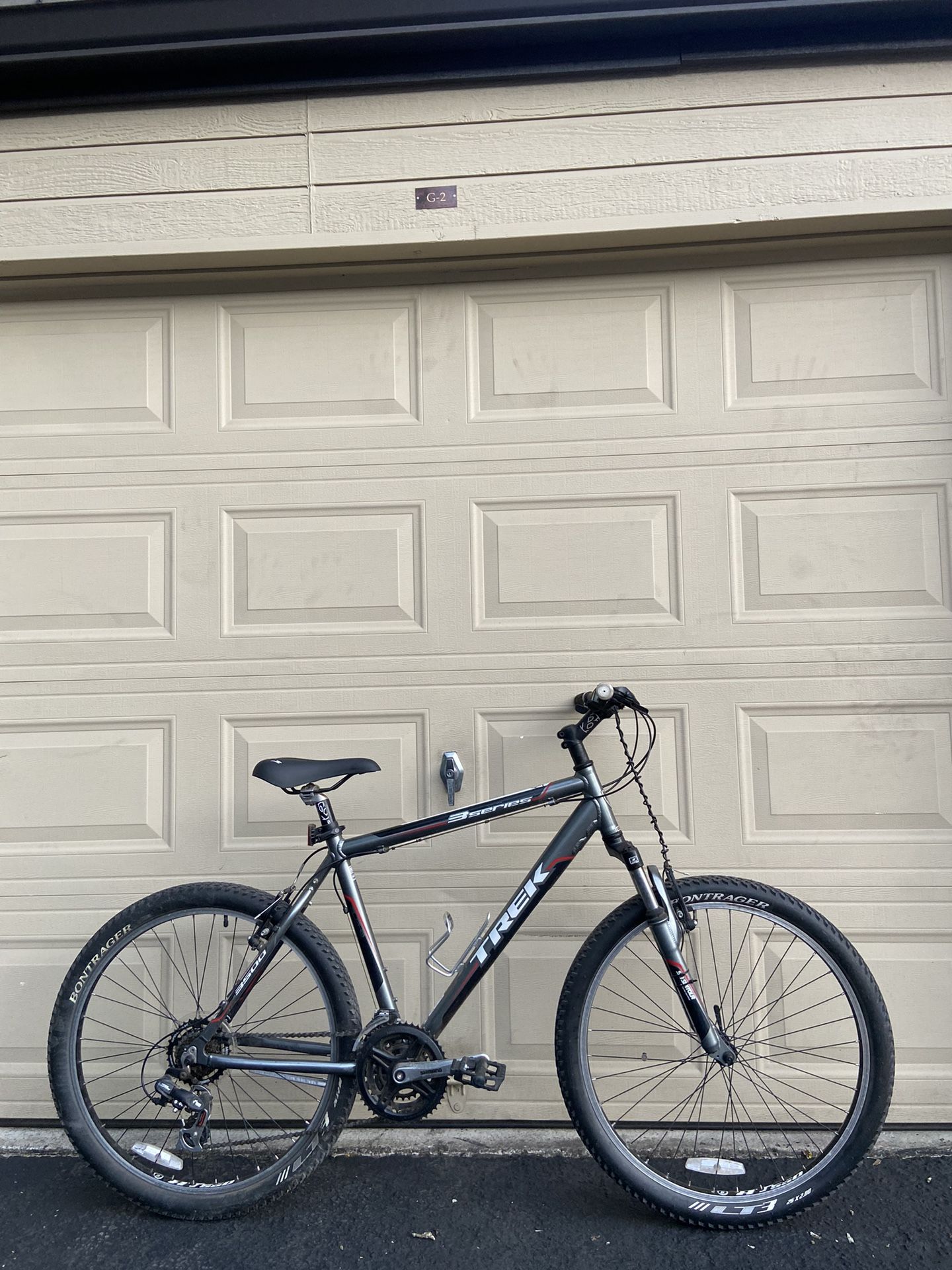 Trek 3 Series Mountain Bike – 21-Speed – 26” Wheels – 19.5” Frame Men’s bicycle