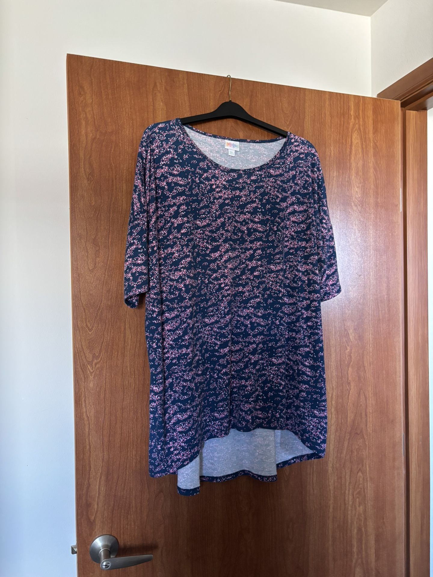 LuLaRoe Asymmetrical Short Sleeve T-shirt 2XL