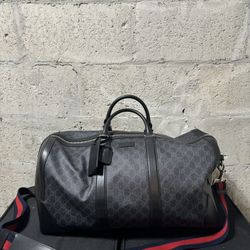 GUCCI GG Supreme Large Dufflebag Black