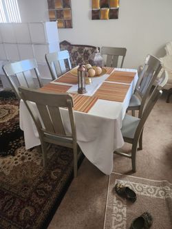 Grayish dinning table with chairs