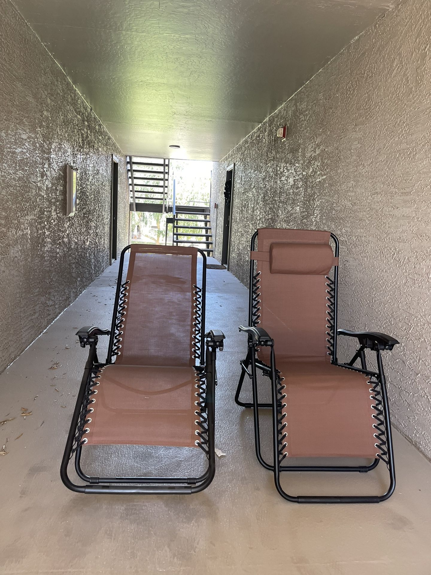 2 Reclining Lawn Chairs.