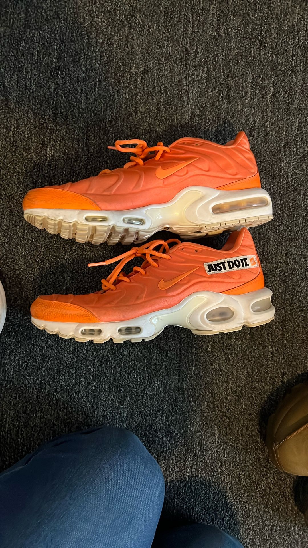 Mens Size 10 Orange Nikes