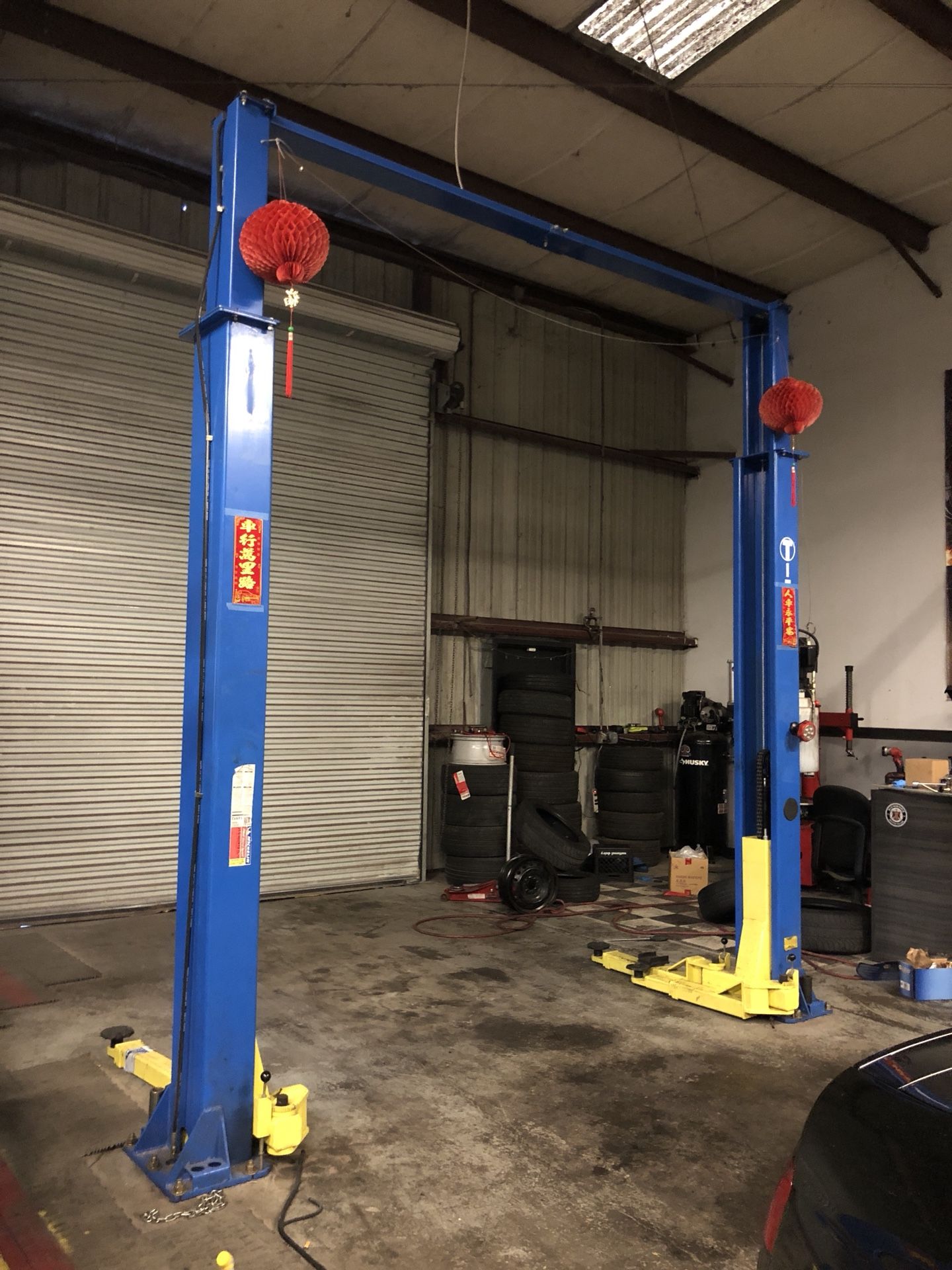 Titan 9,000 LB 2 post lifts