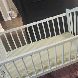 Baby cradle sturdy or rocking option