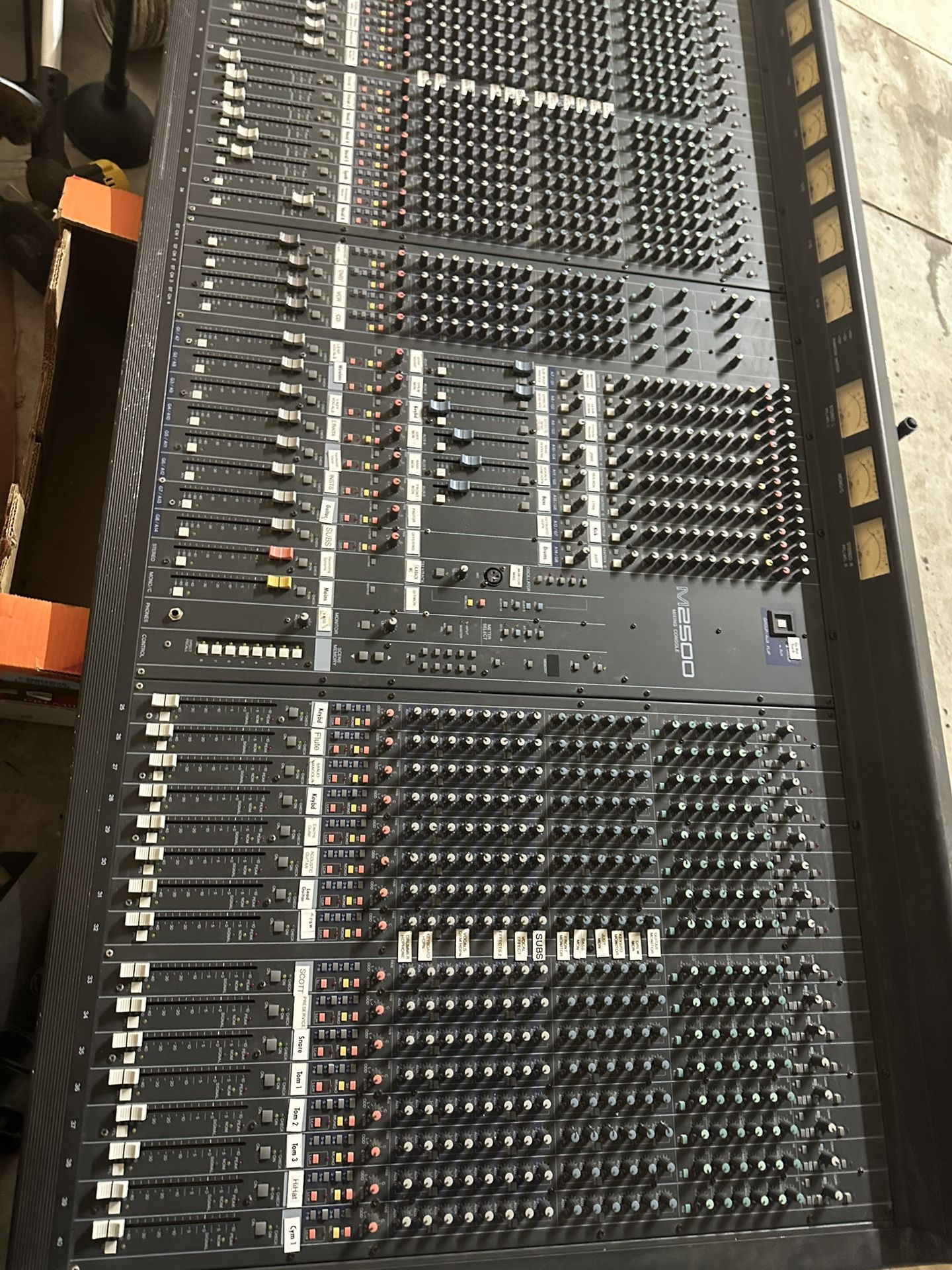 Yamaha M300 Audio mixing Console + power supply