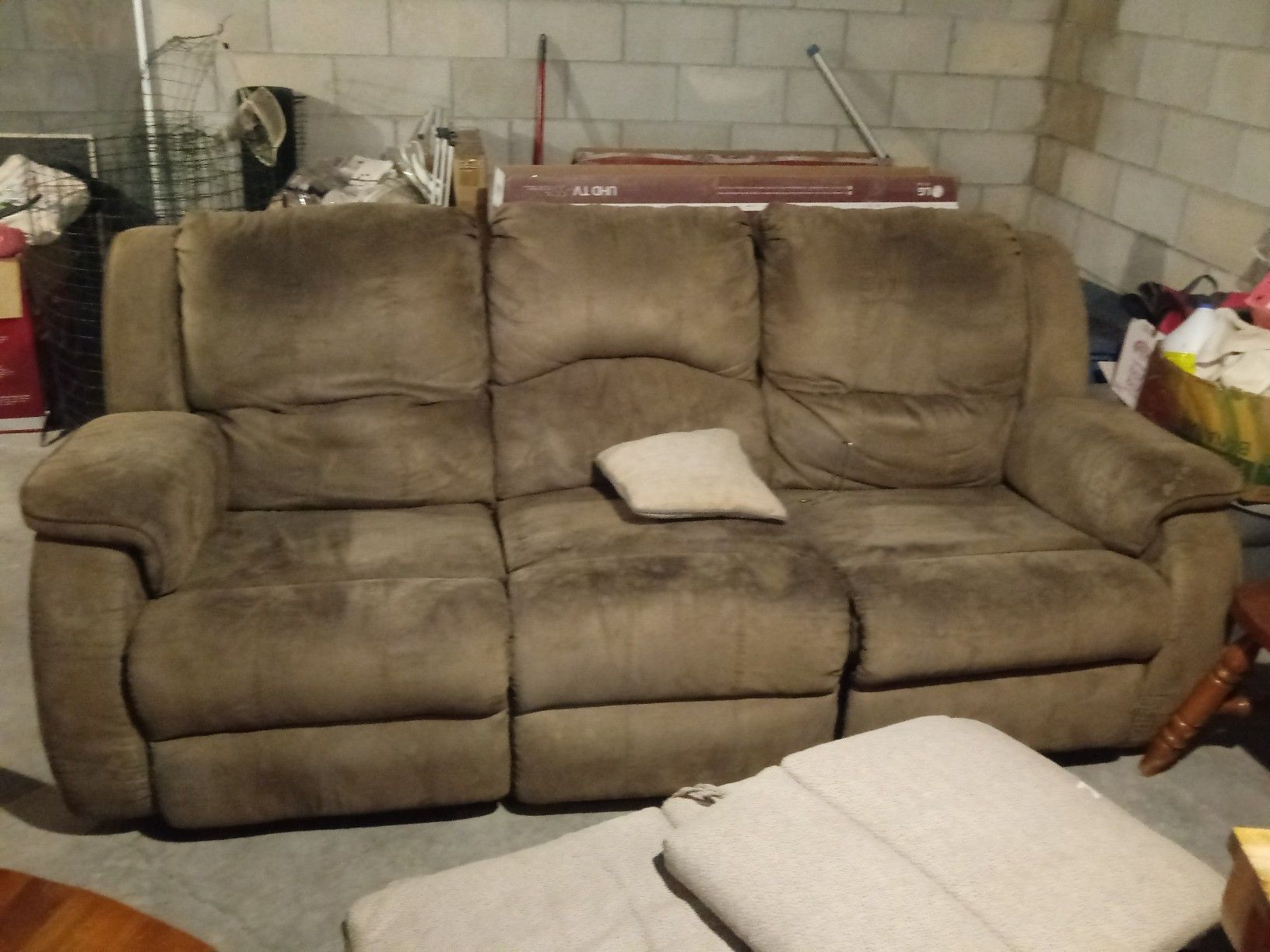 Couch with 2 end recliners
