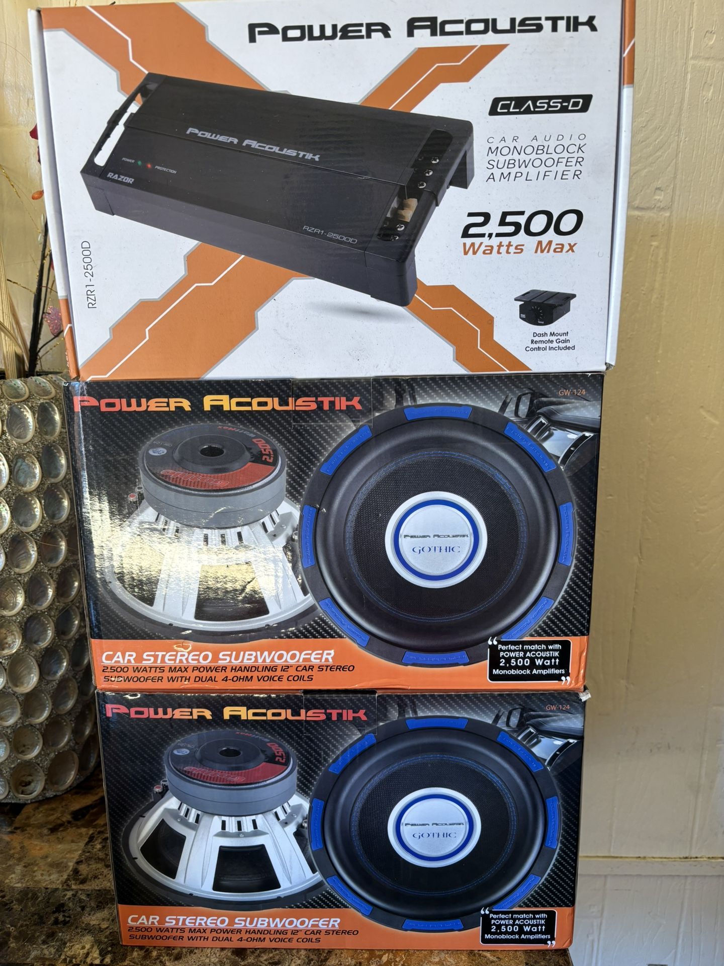 Amp 2 subwoofers 2500 Watts (Brand New In box)
