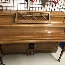 Upright Piano (Wurlitzer)