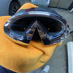 Infiniti G37/Q40 Front Bumper Logo