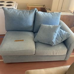 Free Sofa (ITS AVAILABLE IF YOU STILL SEE IT)