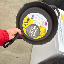 🔥 Lodge Cast Iron Skillet with Handle – New 