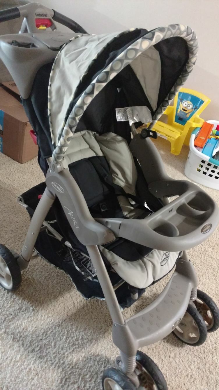 Evenflo aura stroller for kids.. it is in a very good condition
