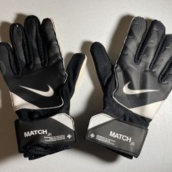Nike Match Jr Goalkeeper Gloves (Youth) – Good Grip, Worn Condition