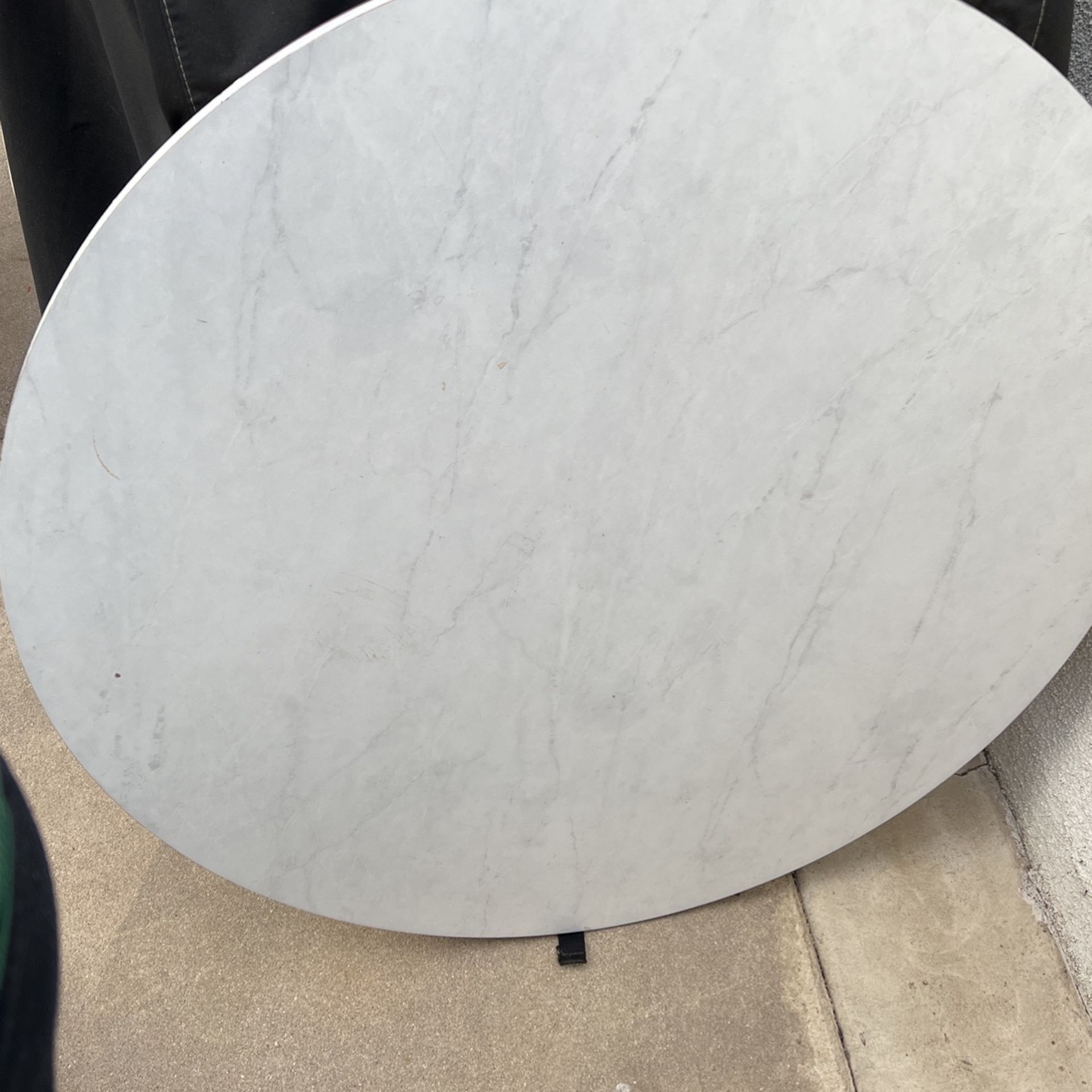 Round White Gold Faux Marble Coffee Table