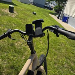 Aventon https://offerup.com/redirect/?o=RS5CaWtl
