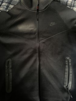 Black Nike tech