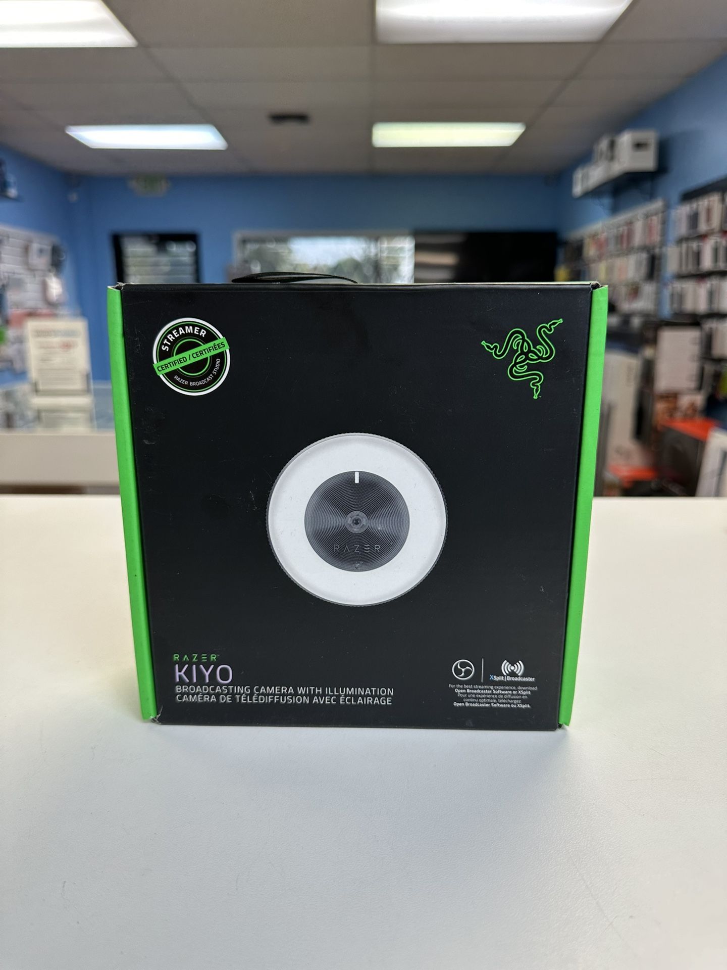Razer Kiyo Full HD 1080p Streaming Camera W/ Ring Light Webcam New