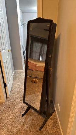 Standing cabinet mirror