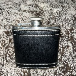 **Leather Case Flask With Leather Case **