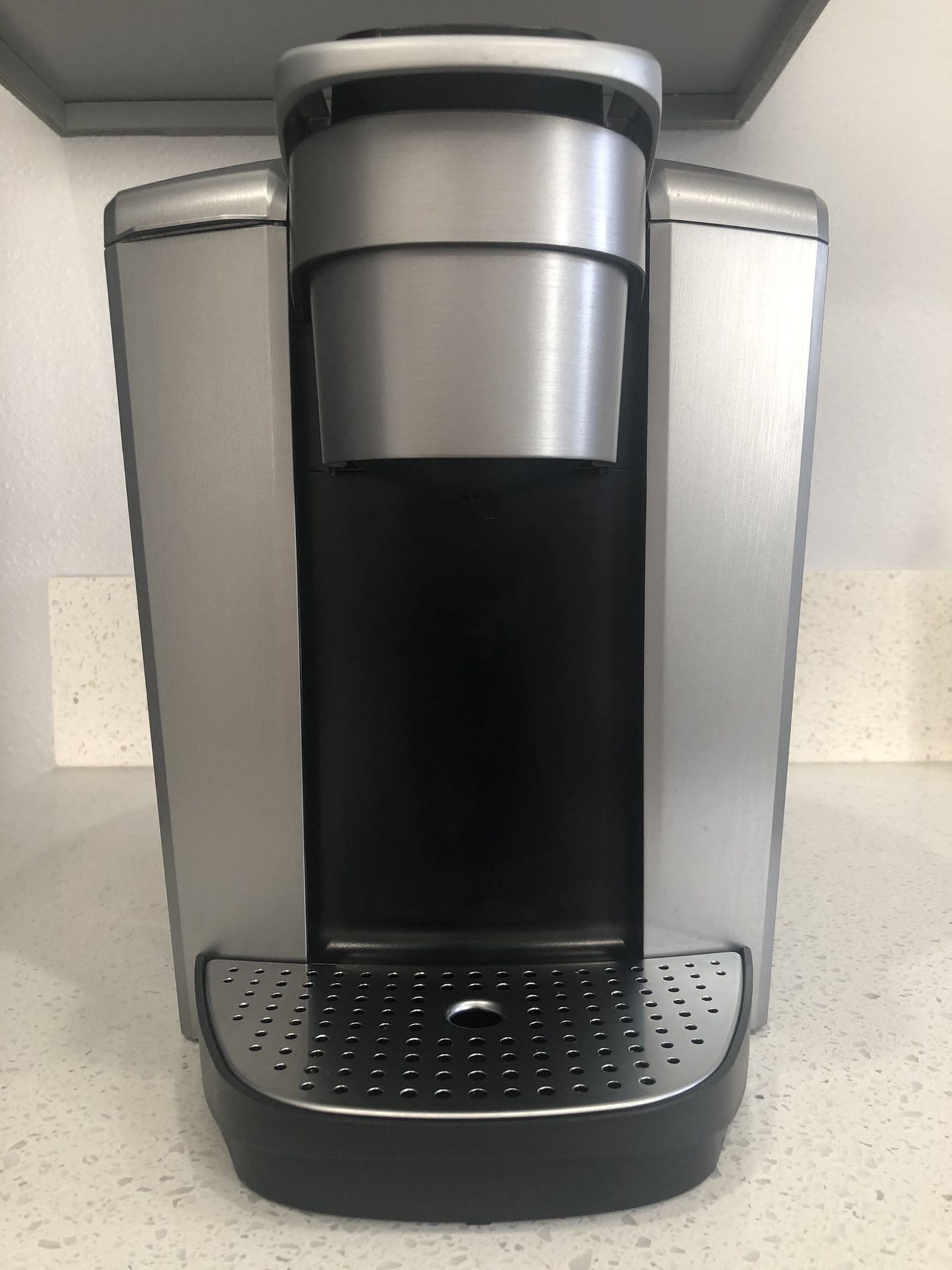 Keurig k-elite coffee maker in brushed silver