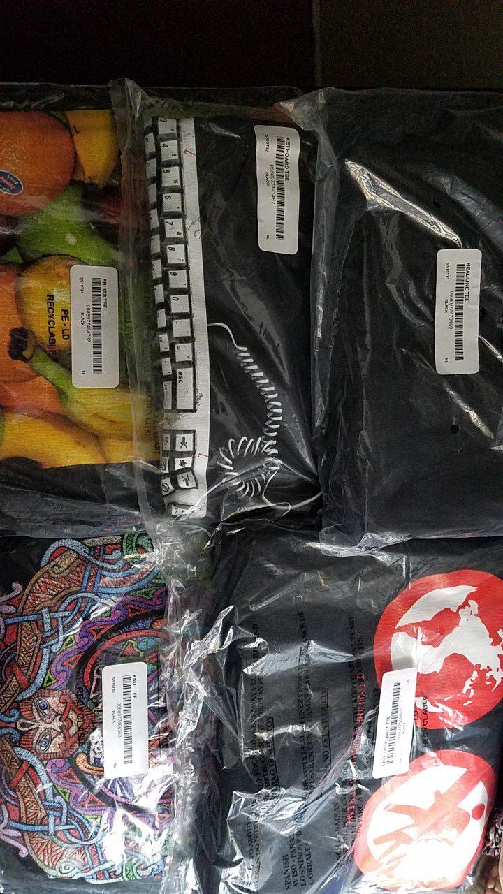SUPREME TEES NEW DEADSTOCK