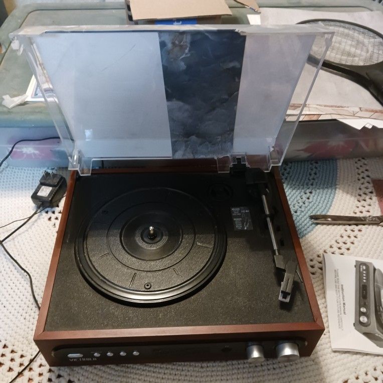 VICTROLA  3-IN-1 TURNTABLE 