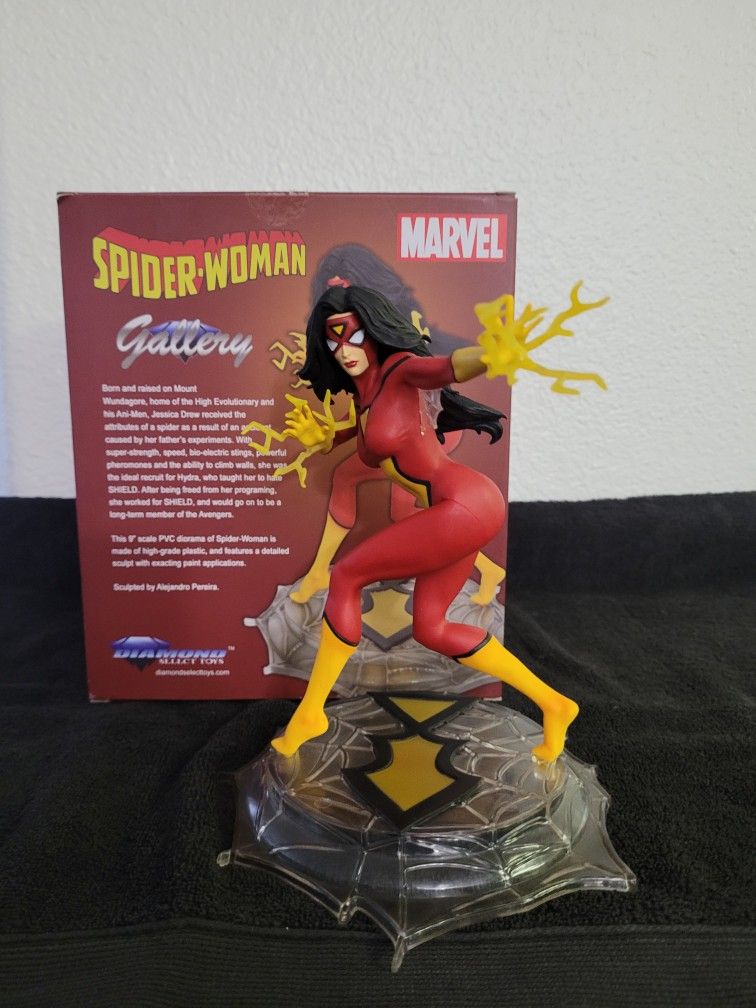Marvel Gallery Spider-Woman Statue – Diamond Select PVC Diorama