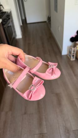 Girl toodler shoes size 5