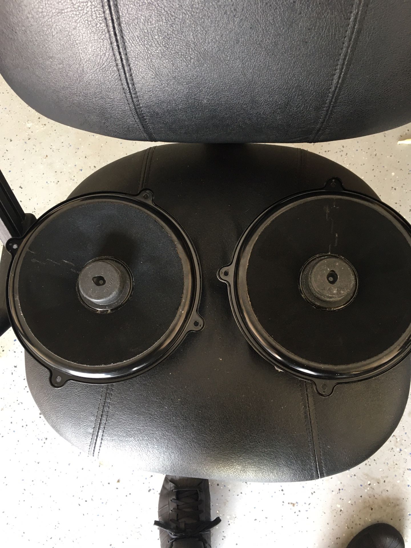 Mazda CX-7 subwoofers