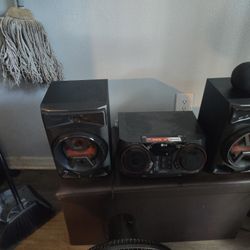 LG Stereo