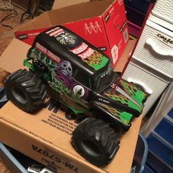 grave dugger r/c car