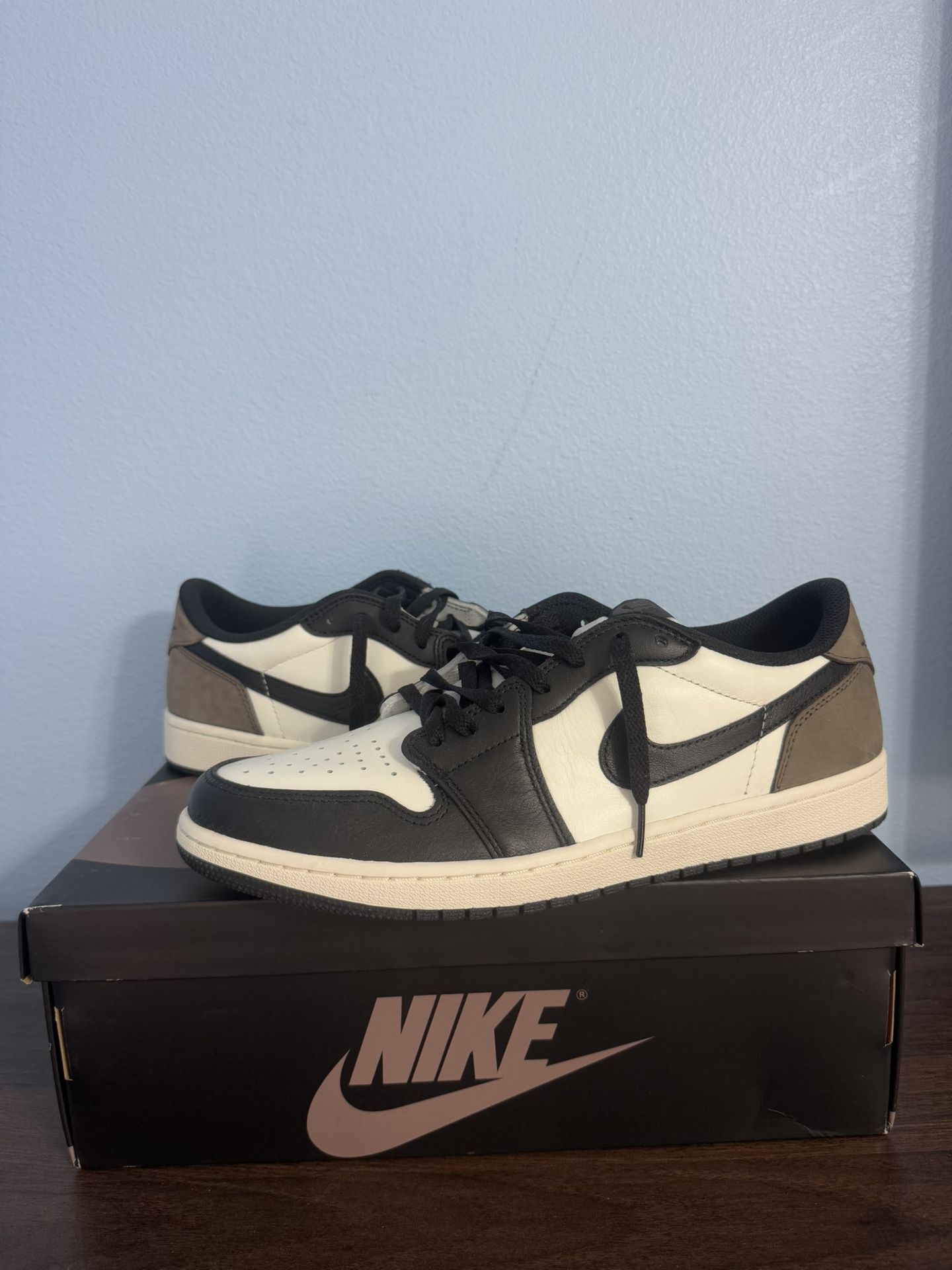 Jordan 1 Low Mocha