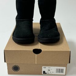 UGGS for Girls- Black