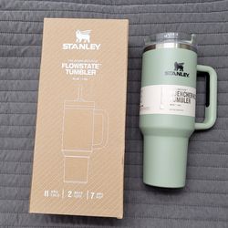 Stanley The Quencher H2.0 FlowState™ Tumbler 40 OZ Green