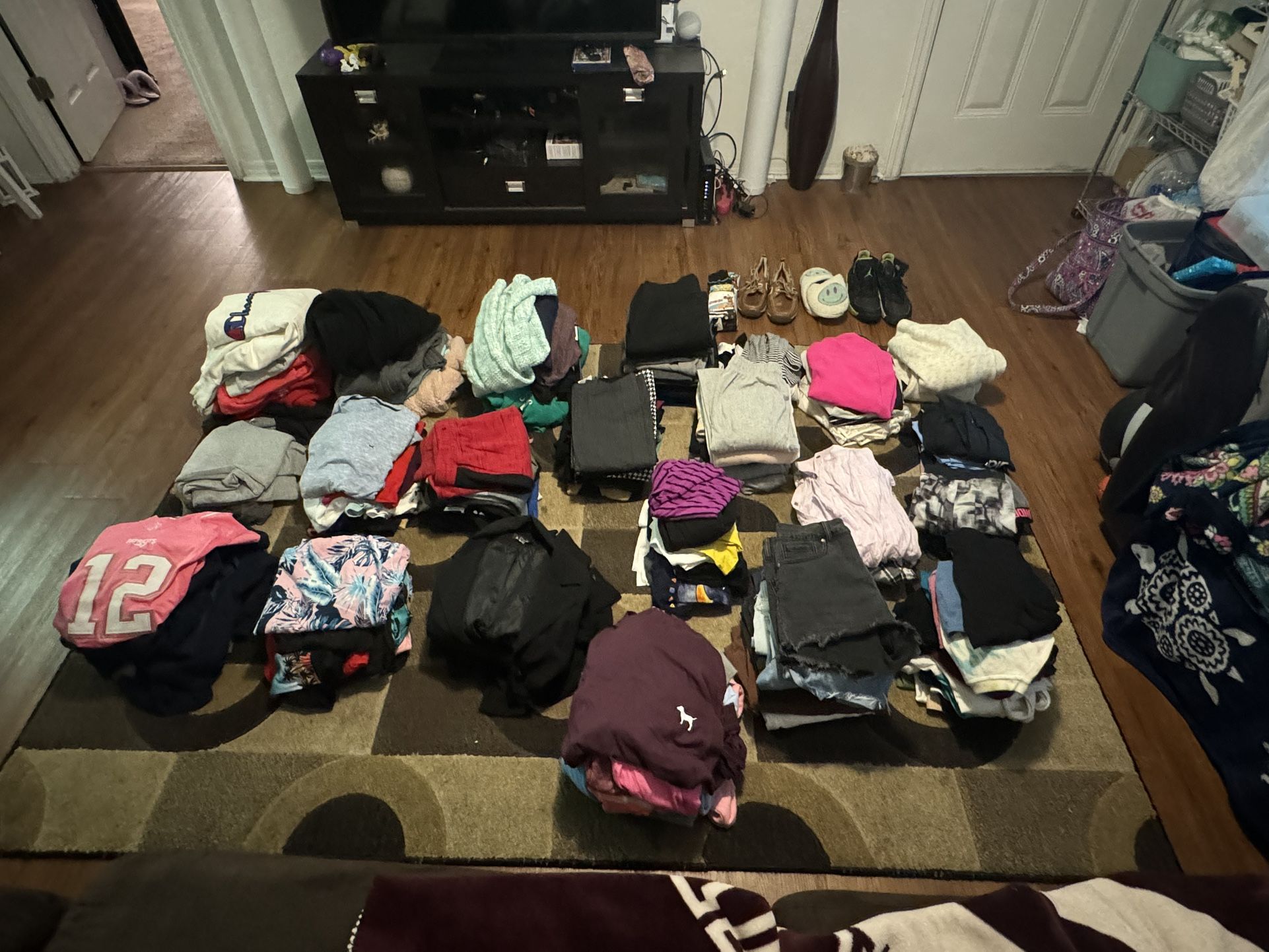 Bundles Of Clothing For Back To School! Teen Boys, Teen Girls And Womens Professional Clothing All Name Brand Some New With Tags