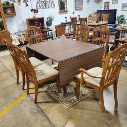 Extendable Dining Room Table & Chairs 