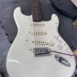 Fender  Guitar White 