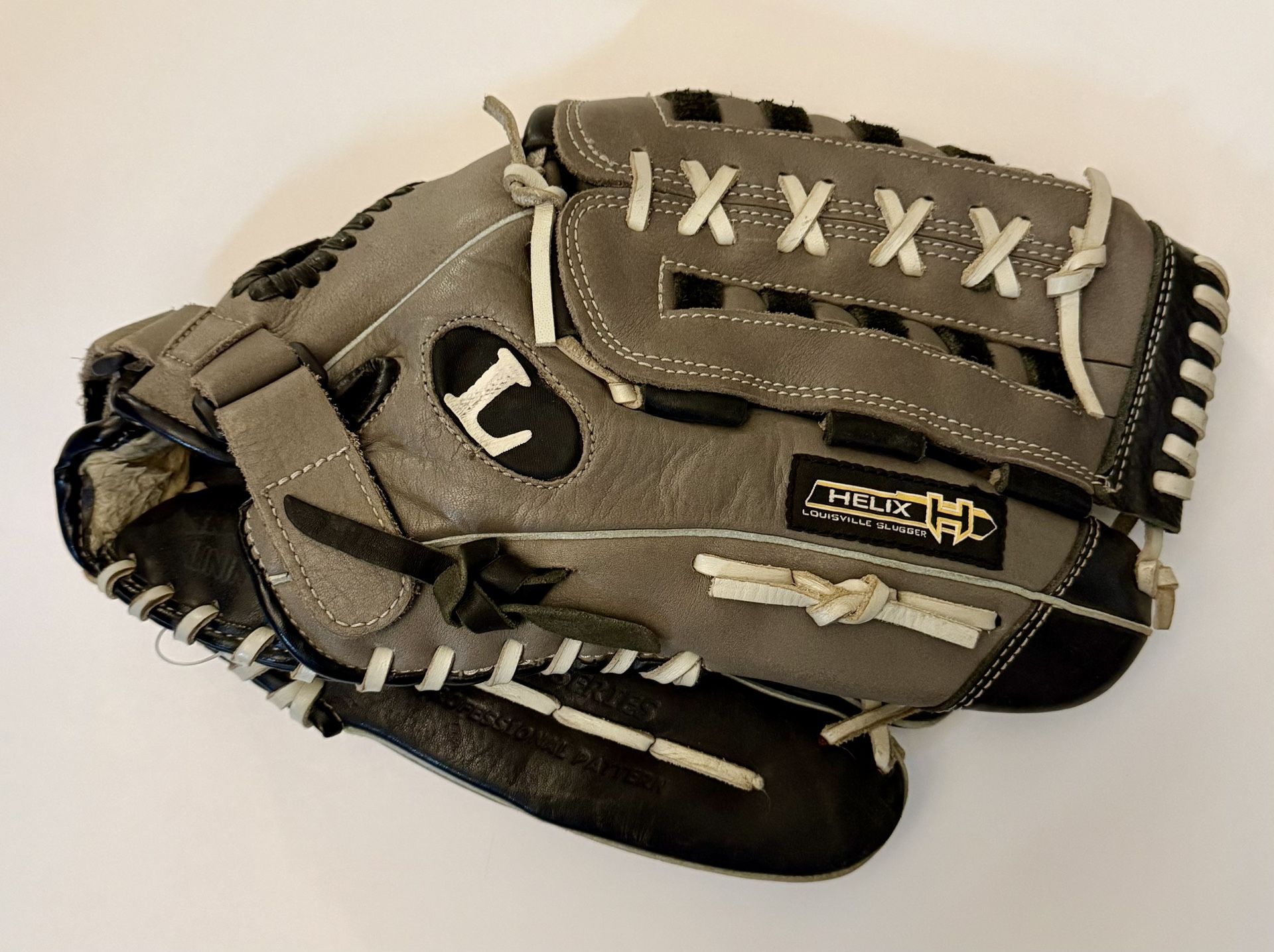 Louisville Slugger Youth Baseball Glove