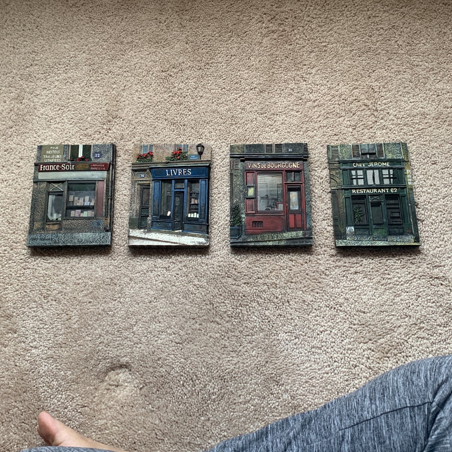4 Wall Plaques