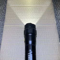 LUMAGEAR LED Flashlight 220 Lumens