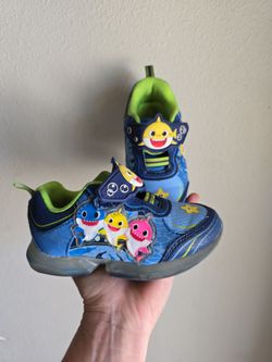 Baby Shark Light Up Velcro Tennis Shoes size boys 8