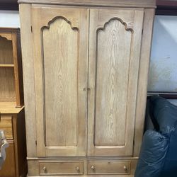 Antique Cabinet W/key Lock 