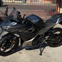 Ninja Kawasaki 400cc 2023