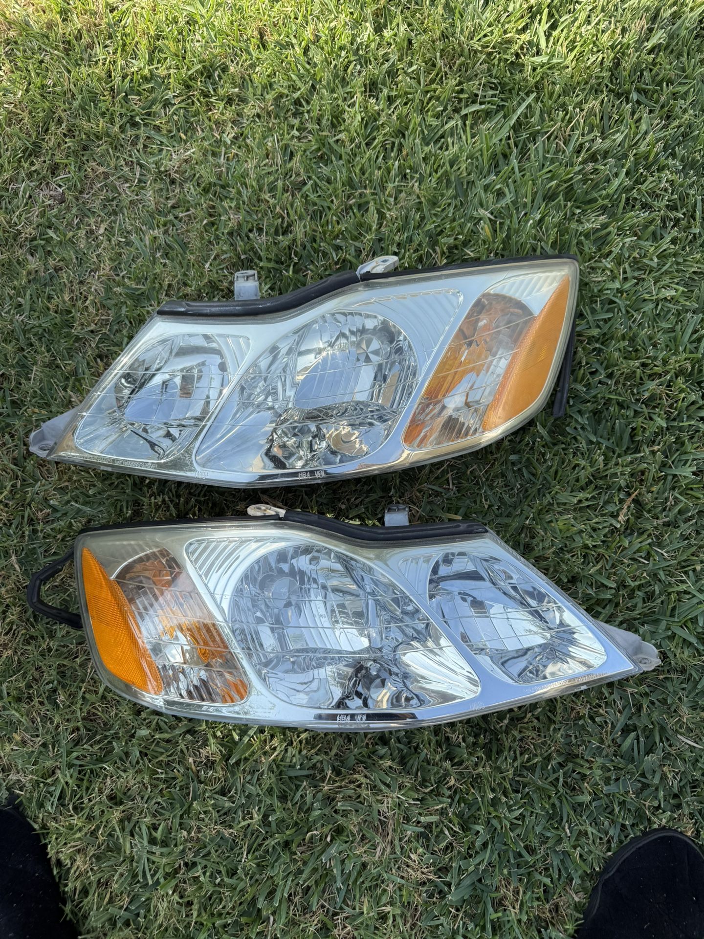 Headlights ( 2000 Toyota Avalon)